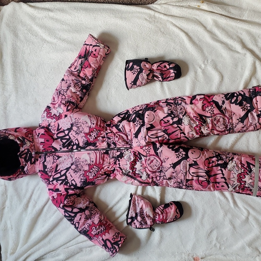 Pilguni girls pink and black snowsuit and gloves.